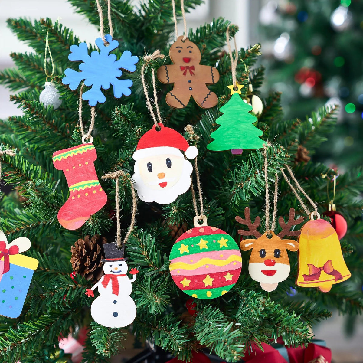 100 Pcs Christmas Wooden Hanging Ornaments with 8 Colored Pens