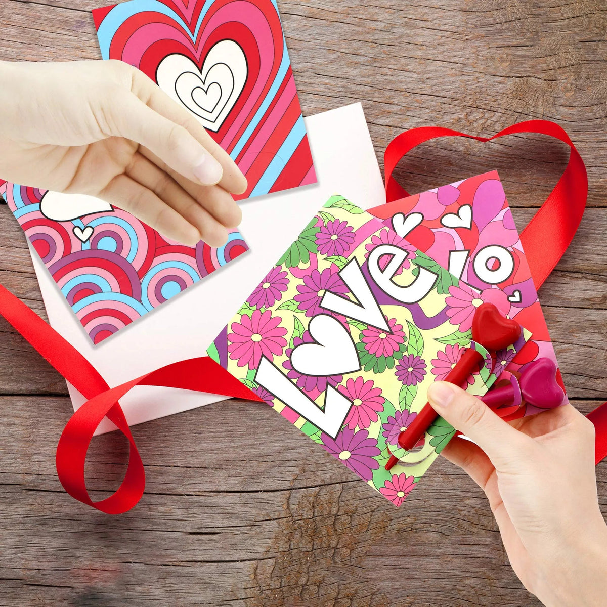 28-Piece Kids Valentine's Day Cards with Heart-Shaped Crayons - Classroom Exchange Gifts