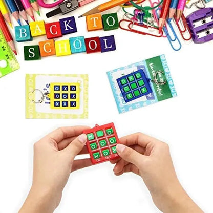 28-Piece Tic-Tac-Toe Keychain Gifts with Valentine's Day Cards for Classroom Exchange