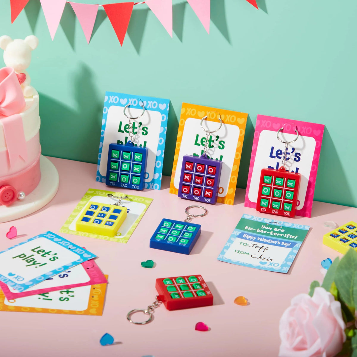 28-Piece Tic-Tac-Toe Keychain Gifts with Valentine's Day Cards for Classroom Exchange
