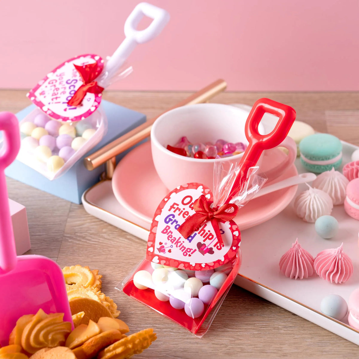 28-Pack Valentine's Day Plastic Toy Shovels