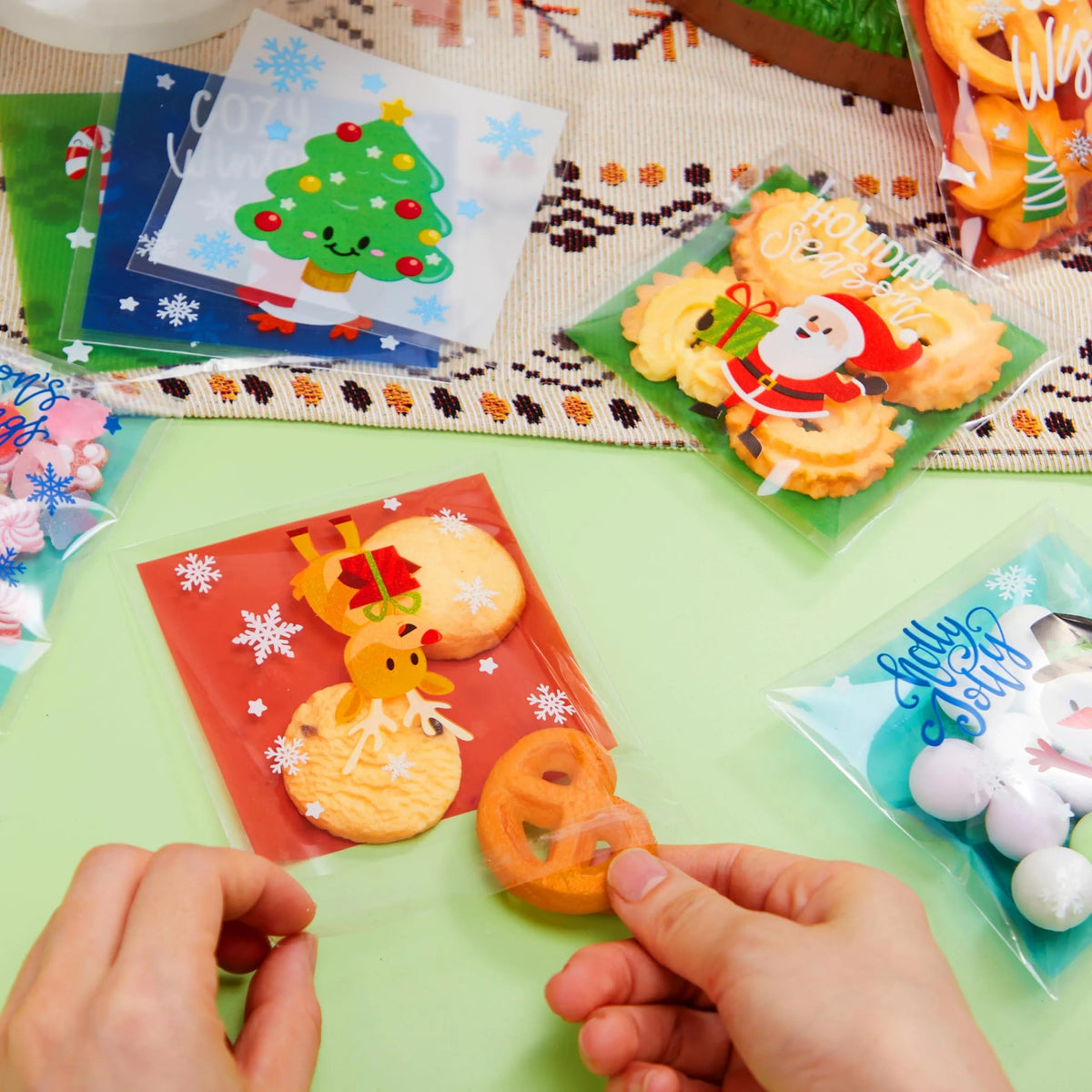 300 Pack Christmas Cellophane Candy Treat Bags
