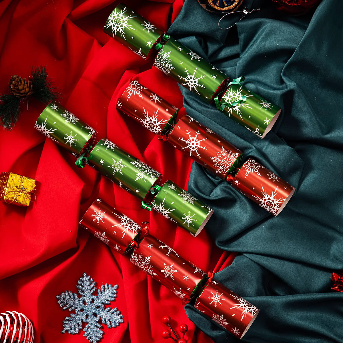 Christmas Party Table Favors - Red Green Snowflake (8 Pack)