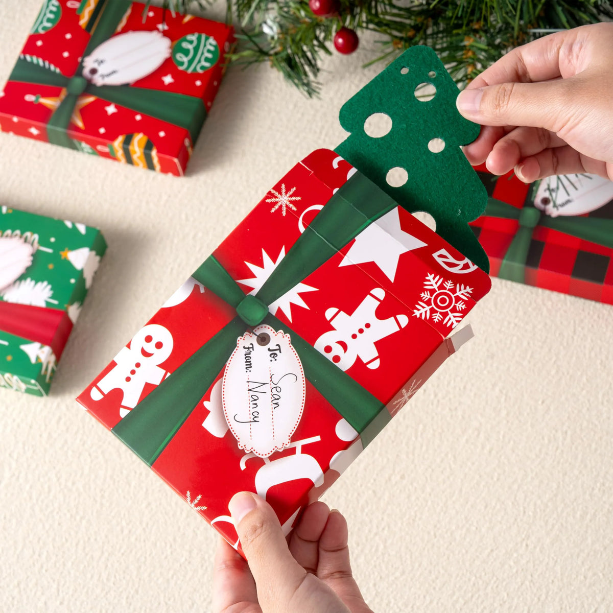 6 Christmas Card Holders in Gift Boxes