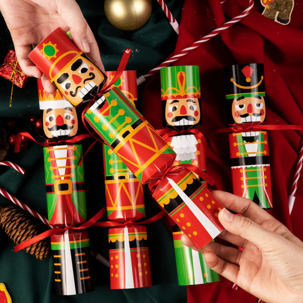 8-Piece Nutcracker-Themed Christmas Cracker Set