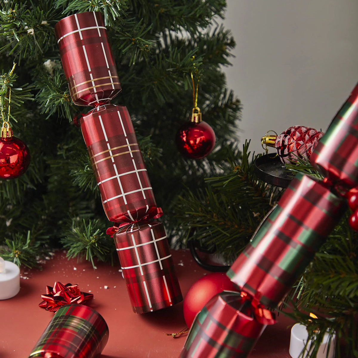 10-Inch Christmas Party Favor (Plaid) - No Snap