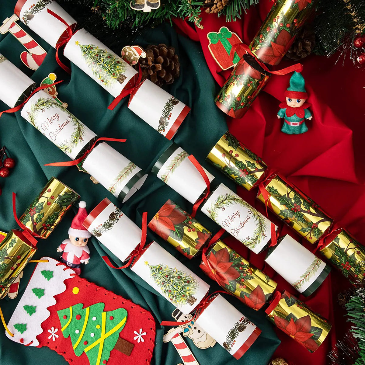 8-Piece Christmas Deluxe Cracker Set