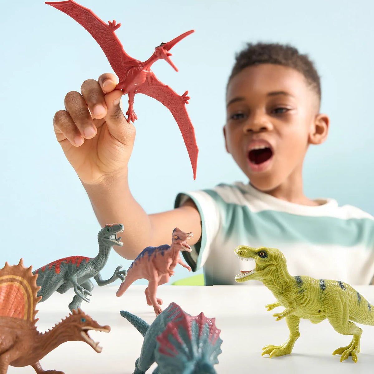 JOYIN 19-Piece Dinosaur Toy Set with Play Mat and Storage Cage