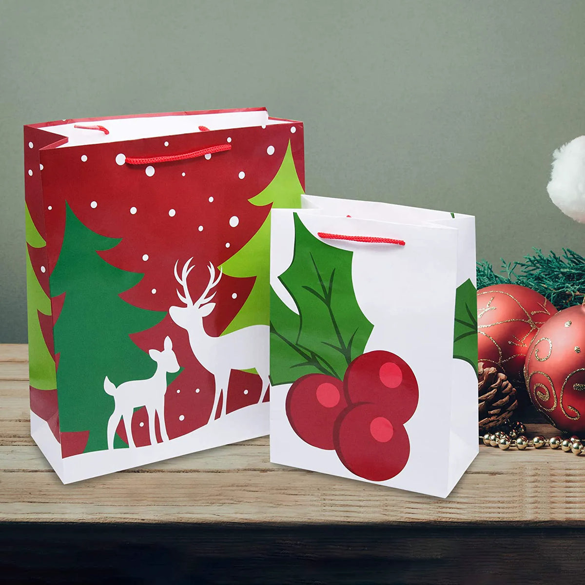 20-Pack Christmas Goody Gift Bags with Handles, Assorted Sizes